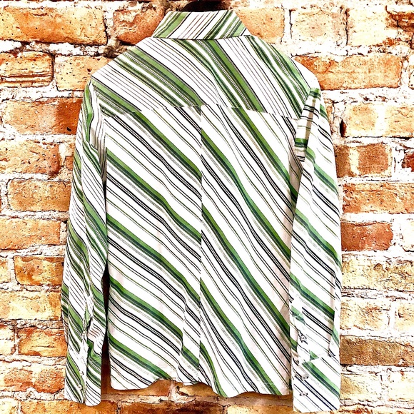H&M Men's Green And White Striped Button Front No Tuck Shirt Small - Picture 8 of 9